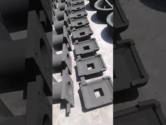 Bollards d'amarrage flexibles pour différentes conceptions de quai et tailles de navires