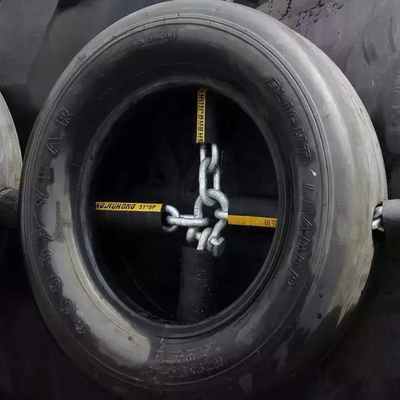 ISO17357 Yokohama Marine Fenders With Aircraft Tires pour des opérations de STS
