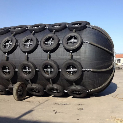 ISO17357 Yokohama Marine Fenders With Aircraft Tires pour des opérations de STS