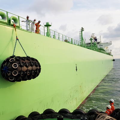 4.5*9.0M Yokohama Ship Fenders PIANC2002 flottant les amortisseurs en caoutchouc pneumatiques