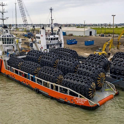 50kPa 4.5M Yokohama Rubber Fender avec le filet résistant de chaîne de pneu de protection