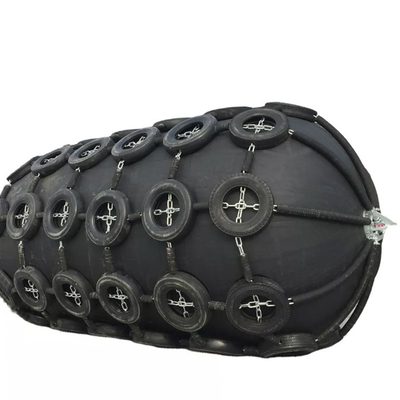 50kPa 4.5M Yokohama Rubber Fender avec le filet résistant de chaîne de pneu de protection