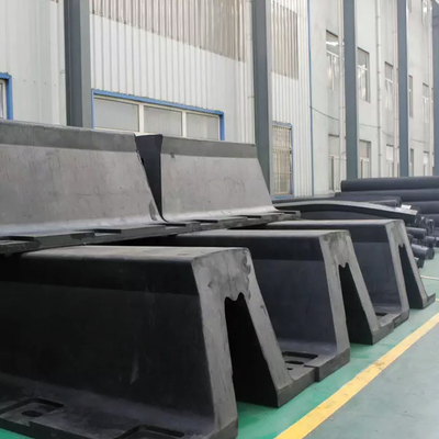 Longueur 1000-3500mm de Marine Rubber Fenders Height 200-1000mm de voûte
