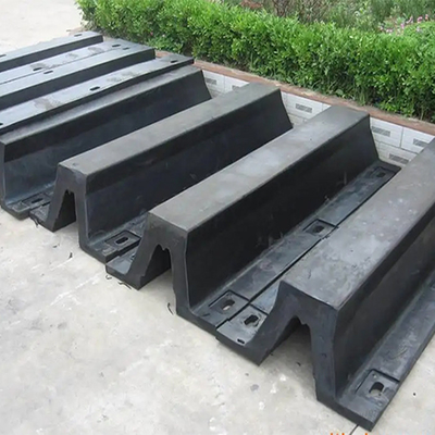 Type flexible de butoir amortisseur de voûte en caoutchouc du dock imperméable V de canot