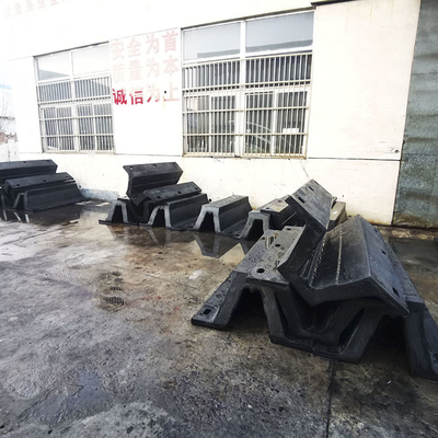 Type en caoutchouc AIPCN 2002 de l'amortisseur V de dock d'OEM de Marine Protection de voûte