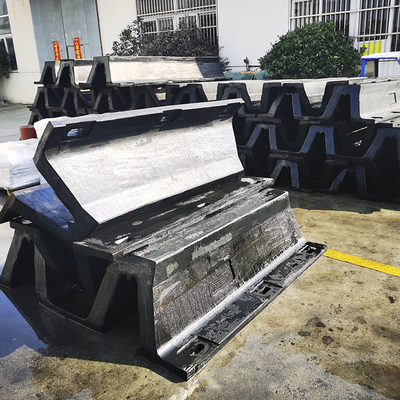 Type en caoutchouc AIPCN 2002 de l'amortisseur V de dock d'OEM de Marine Protection de voûte