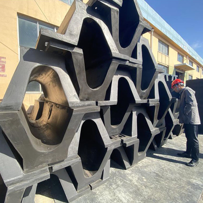 Type Marine Arch Rubber Fender Natural 500h en caoutchouc de V pour l'amarrage à quai