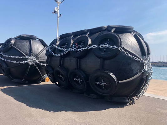 Marine Inflatable Yokohama Rubber Fender a adapté aux besoins du client pour navire-navire