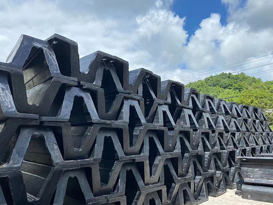 L'OEM a adapté le type aux besoins du client Marine Rubber Fender For Boats de V