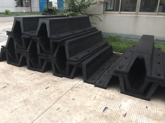 L'OEM a adapté le type aux besoins du client Marine Rubber Fender For Boats de V