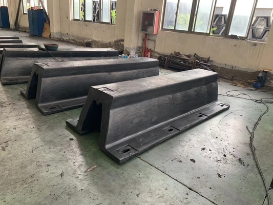 Système adapté aux besoins du client OEM d'amortisseurs de canot en caoutchouc de port de forme de v pour le bateau/marine