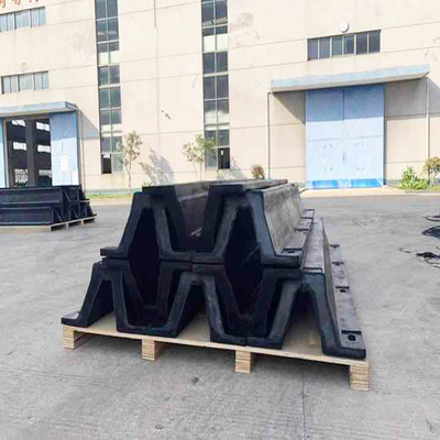 Fenders de docks marins en caoutchouc moulé Couleur noire Haute flexion