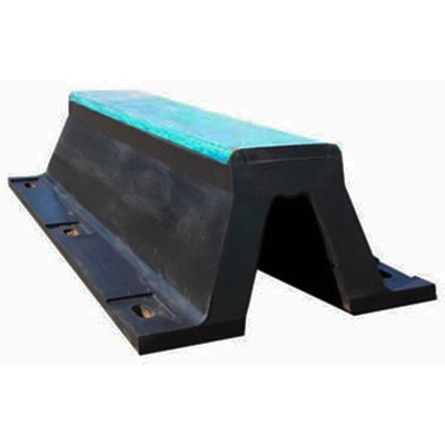Profil en forme de V pour la protection des bateaux