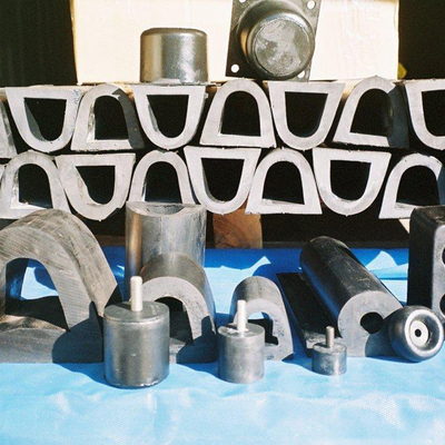 Des pare-chocs polyvalents de type D, efficaces pour la protection