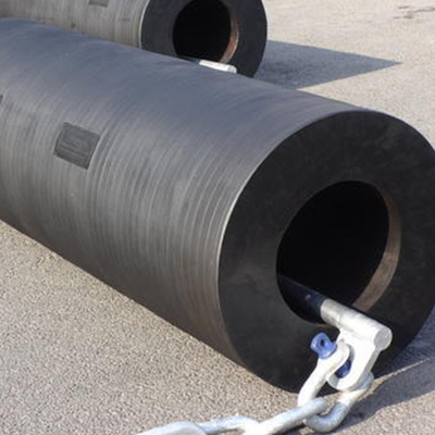 Des pare-brise de marine cylindriques noirs des pare-brise durables pour un impact élevé et une maintenance réduite