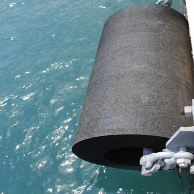 Des engins de protection pour la marine à cylindres