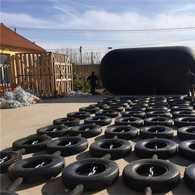 Jumbo Fender avec fournit un rembourrage pendant l' amarrement et réduit le bruit lors de l' impact