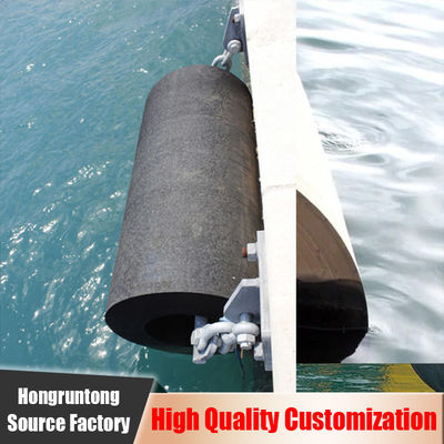 750×1800mm Fenders marins cylindriques Surface lisse Résistant aux chocs à longue durée d'utilisation