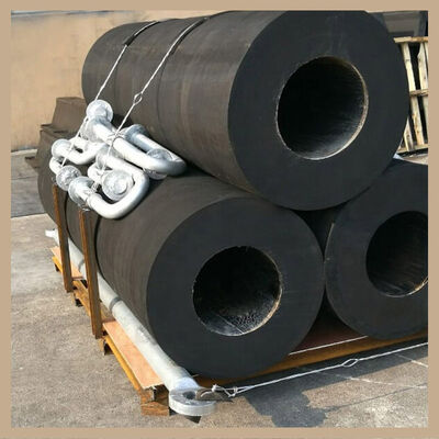 Fender en caoutchouc cylindrique avec une absorption d'énergie élevée, une faible force de réaction et une longue durée de vie pour les amarrements maritimes