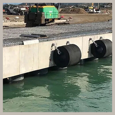 Fender en caoutchouc cylindrique avec une absorption d'énergie élevée, une faible force de réaction et une longue durée de vie pour les amarrements maritimes