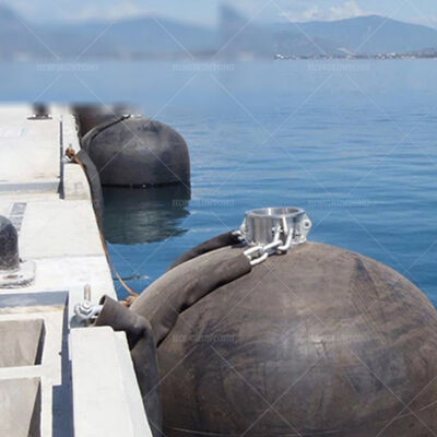 Fenders sous-marins Fenders marins Taille personnalisée Disponible caoutchouc naturel de haut niveau Norme ISO17357:2014